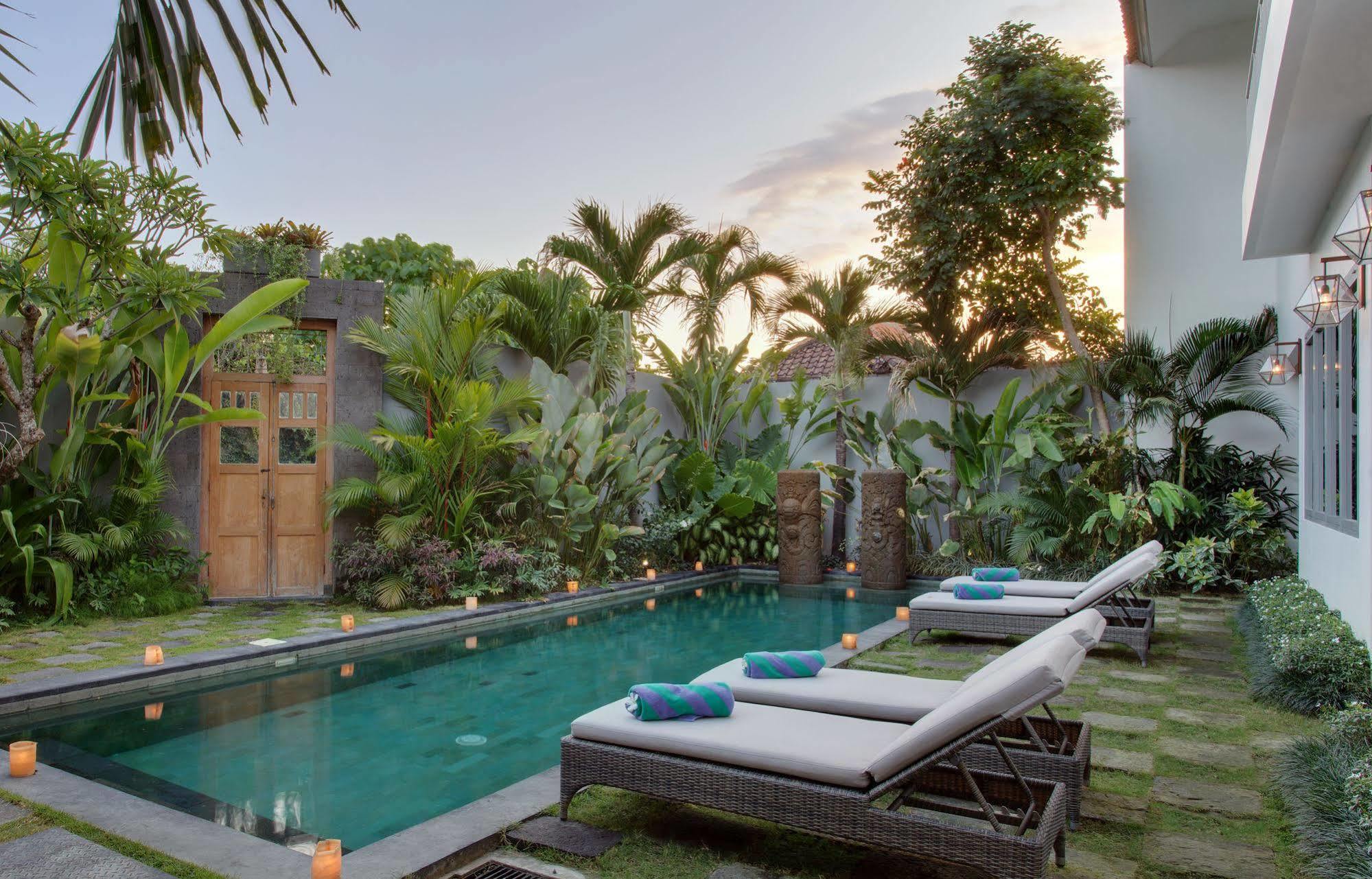 Room & Vespa 2 Seminyak  Exterior photo